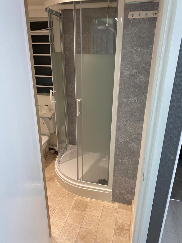 Kitchen & Bathroom