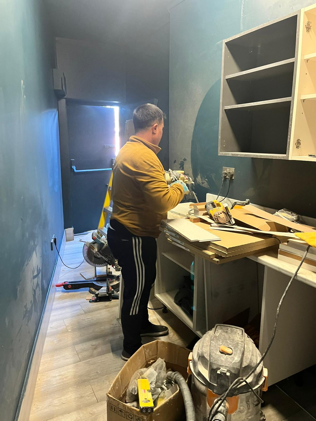 Kitchen & Bathroom