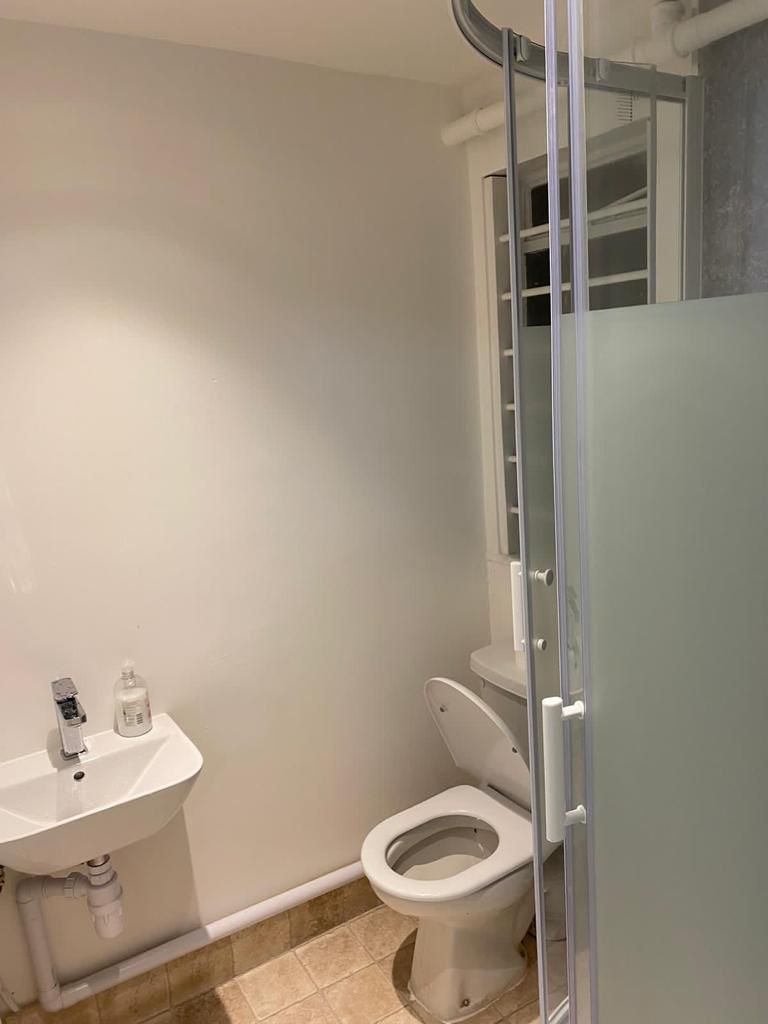 Kitchen & Bathroom