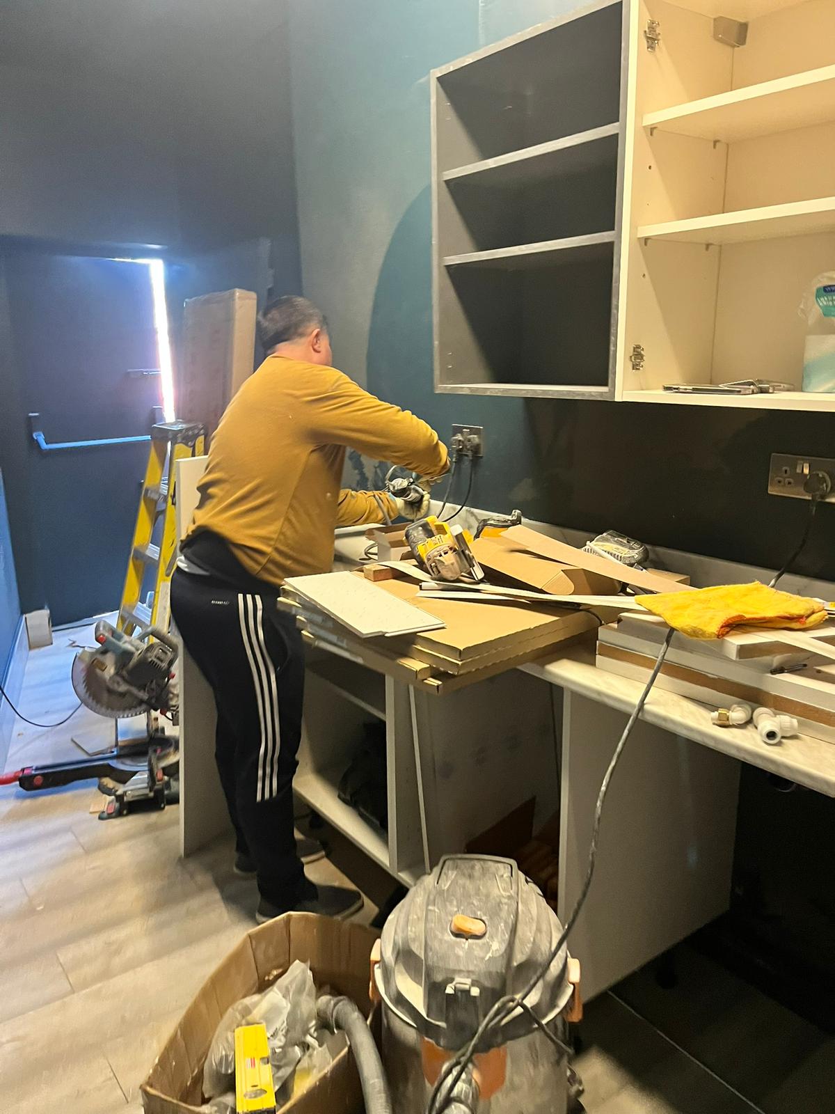 Kitchen & Bathroom